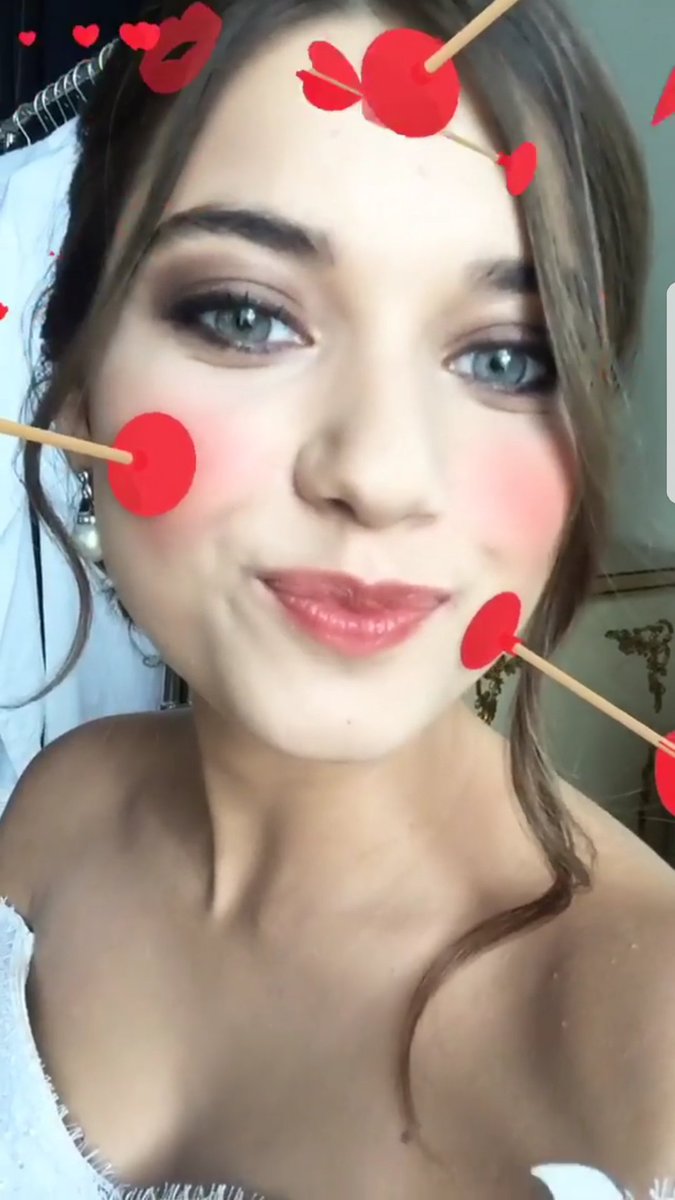 Niloshee's tweet photo. #HazEc evleniyor.. şimdi Ece Yağızın cici annesi mi olcak baldızı mı.. jgkfjgkfjgkgj https://t.co/8nglLIQa3L