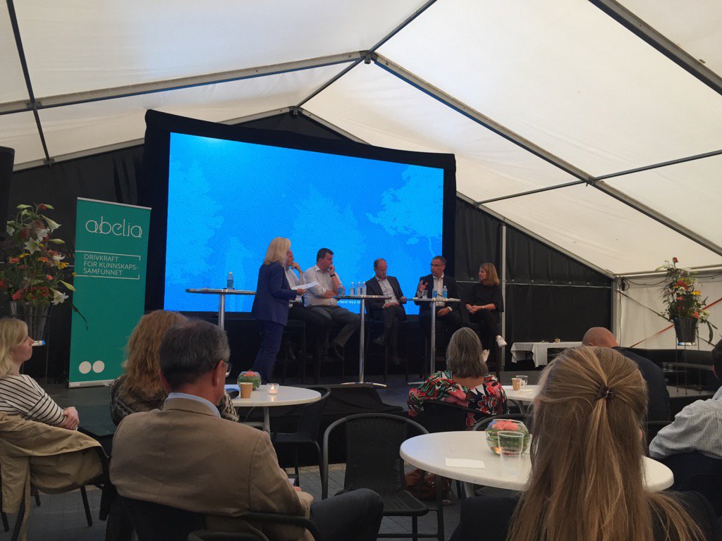 sos_solfrid's tweet photo. Digitalisering på agendaen i regi av Abelia @ArendalsUka @SopraSteria_no https://t.co/Vco61M6xUC