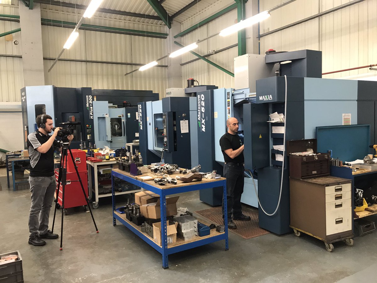 mtdcnc's tweet image. MTDCNC @medleyprecision @Matsuura_UK checking out their #matsuura #5axis