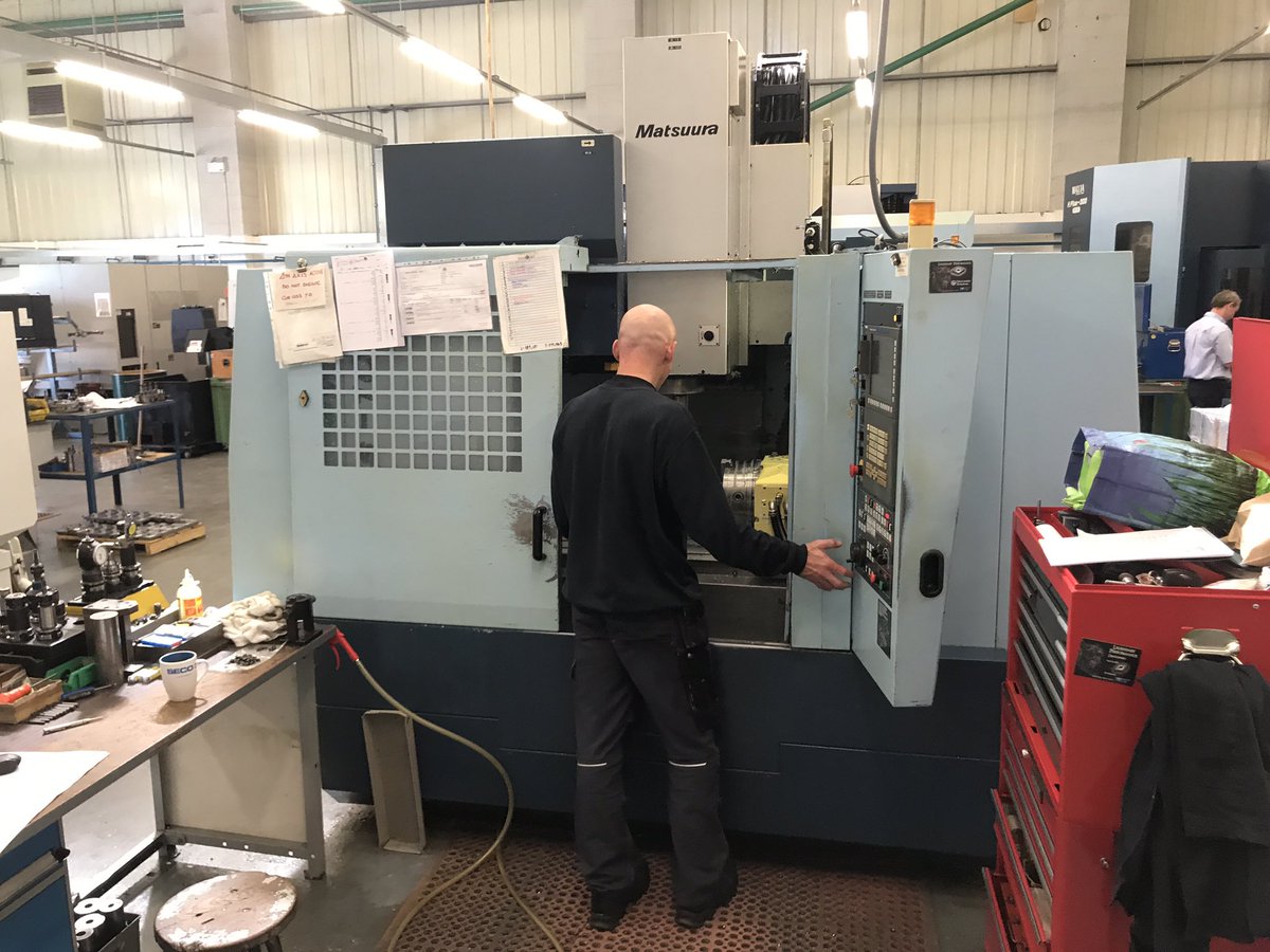 mtdcnc's tweet image. MTDCNC @medleyprecision @Matsuura_UK checking out their #matsuura #5axis