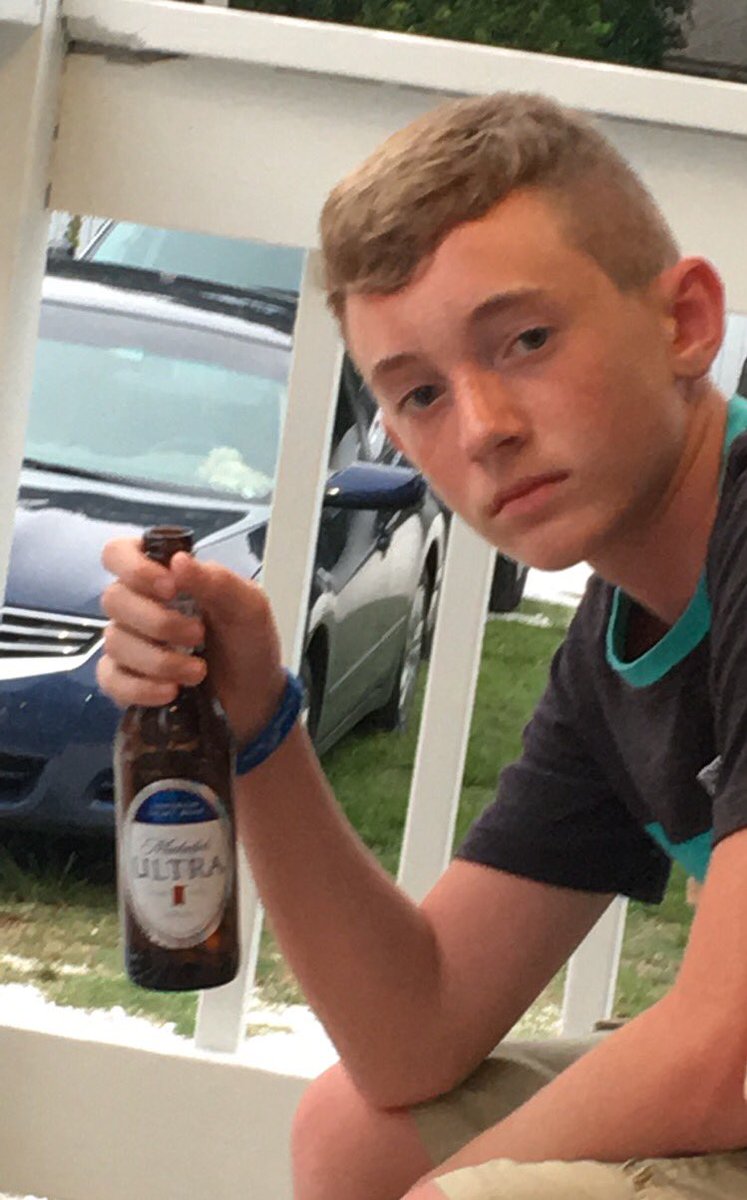 LexieHatfield's tweet photo. @HatfieldZayne happy birthday brotherrr #8thgradeweek #itwasempty https://t.co/g4yzrsPpHP