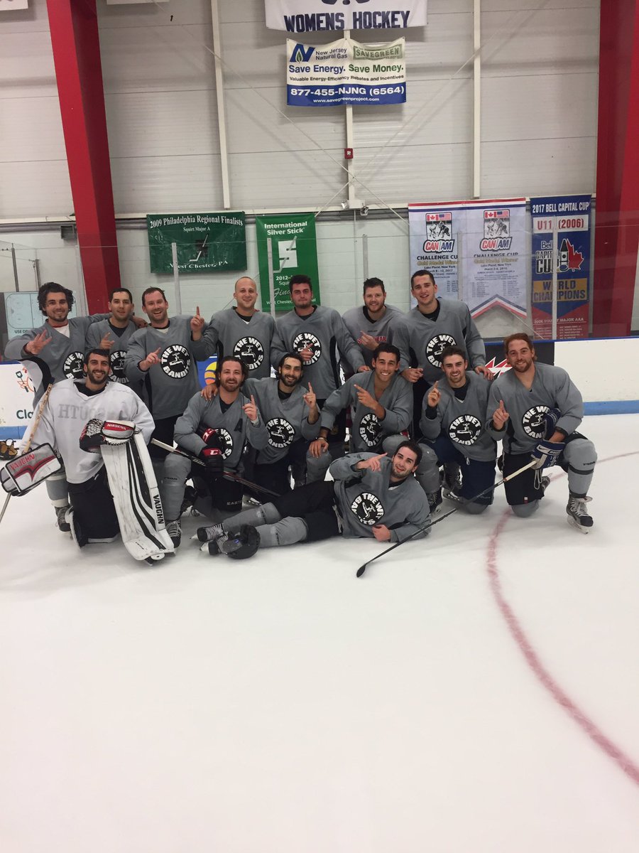 StickyBanditss's tweet photo. BREAK OUT THE BROOMS!! The Wet Bandits are your 2017 JHL Summer Pro Am Champions defeating Sports Inc. 6-2 in Game 2! https://t.co/v9FEOSJDb6