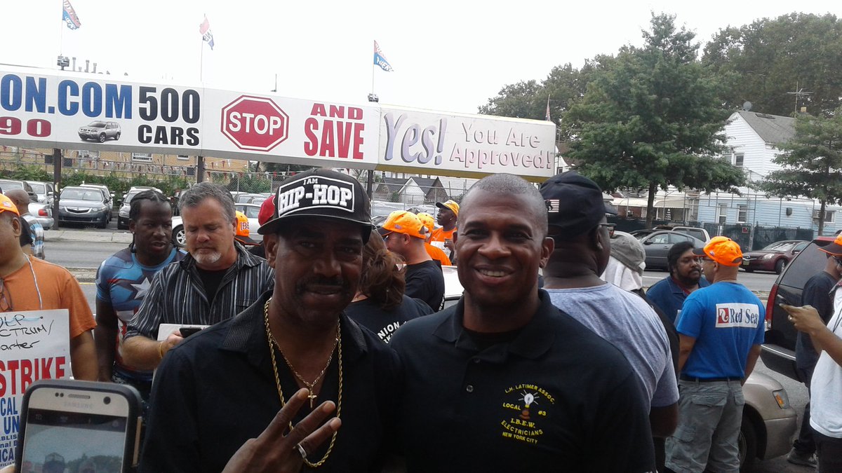 alpizarro's tweet photo. Big surprise Kurtis BLOW visit #Local3 strike line https://t.co/5qaocze8cq