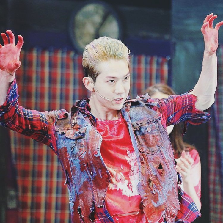Taiwan_IAM's tweet photo. @2AMkwon [中文翻譯] RT @2AMkwon：權Scott 瘋Scott趙Scott 我是Scott 💉💄
.
.
.
#音樂劇 #屍變 #musical #evildead
https://t.co/zTNSU1I1zj
※共9張照片 https://t.co/J653QDhAnW