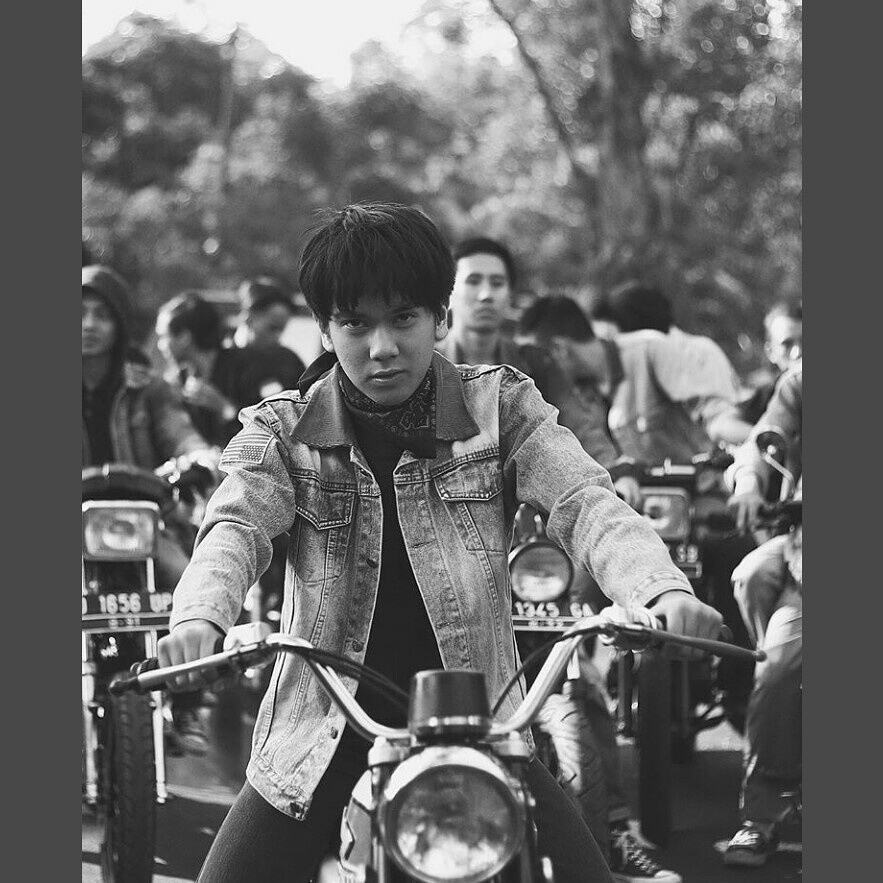 CJRmyBeloved's tweet photo. @iqbaale Finally!💕 Akhirnyaa. Sejak pulang ke Indo post foto juga ya. Dan baru bikin snapgram 2x. 

Yes, cant't wait for your movie Ale🙇 https://t.co/VaYttt5eoD
