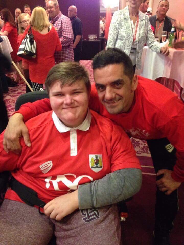 Scotty_Murray's tweet image. A minute applause on the 13th minute on Saturday against Millwall in memory of a young City fan Mitch Webber who passed away on Sunday. 🔴⚪️