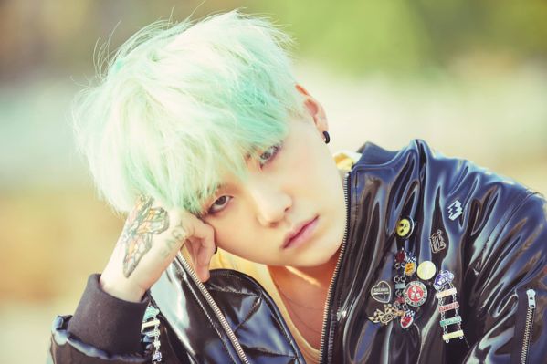 l_love_victory's tweet photo. #SoribadaBTS
#FanArmyFaceOff
#1YearWithAGUSTD
#LOVE___YOURSELF
#HIXTAPE3M
Ах...этот взгляд, сердце не забывай биться... https://t.co/6xlLJlAasi