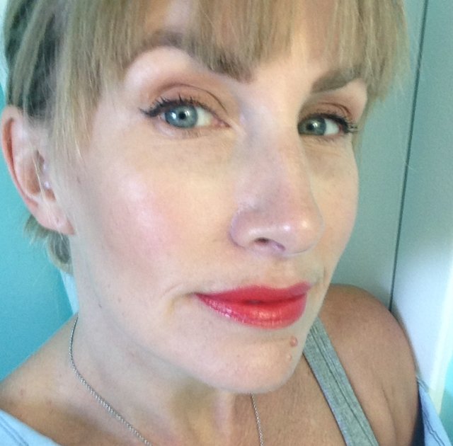 ChezCoffey's tweet photo. Living @BiteBeauty Liquified Lipstick in Flambé @Influenster #theliquifiedlipstick #complimentary #contest https://t.co/JPdmxHBitx