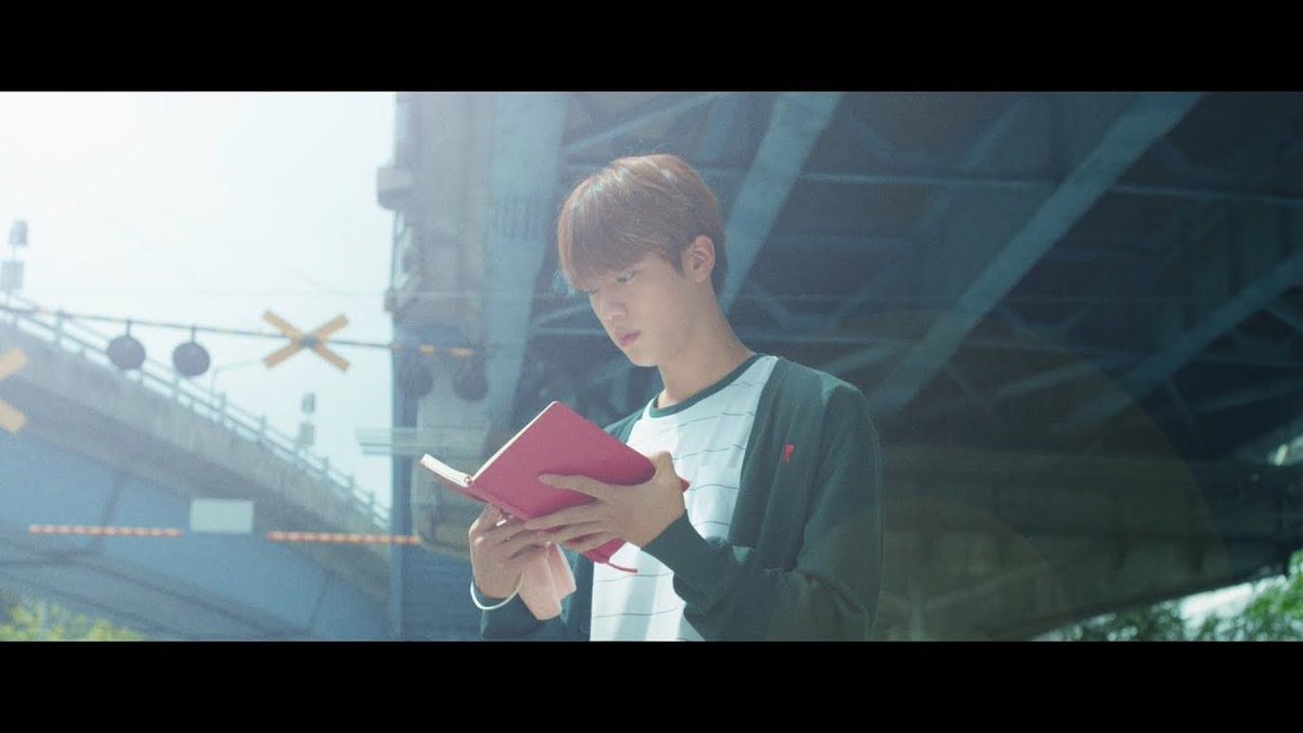 Koreaboo's tweet photo. BTS posts highlight reel of #LOVE_YOURSELF and once again we were NOT READY 😱😱😱 @BigHitEnt
https://t.co/yHCVpWsFLr https://t.co/Vi0275iBb0