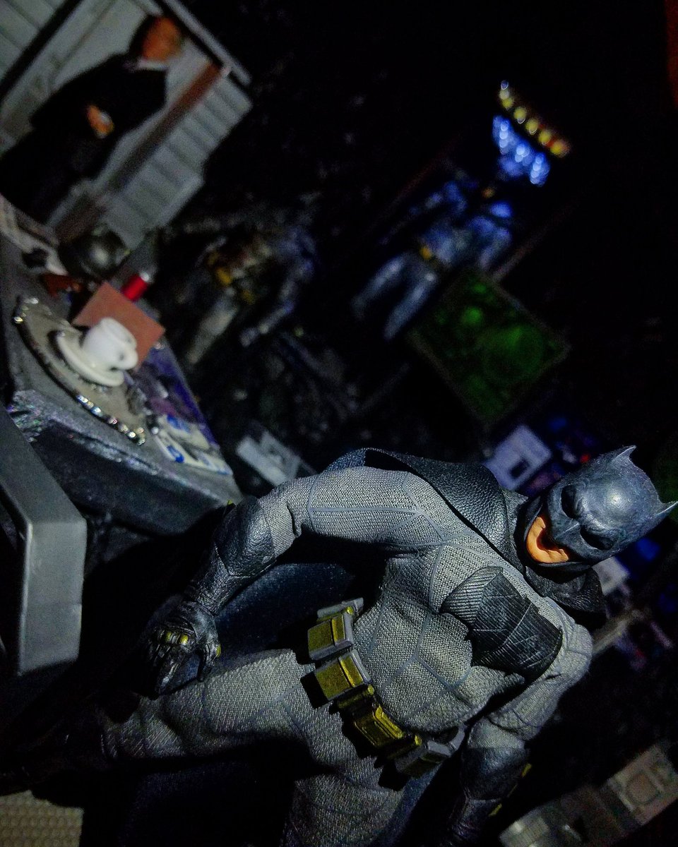 ArkhamWayne_'s tweet photo. #Batman #Mezco #mezcoone12 https://t.co/HdKeMZXx03