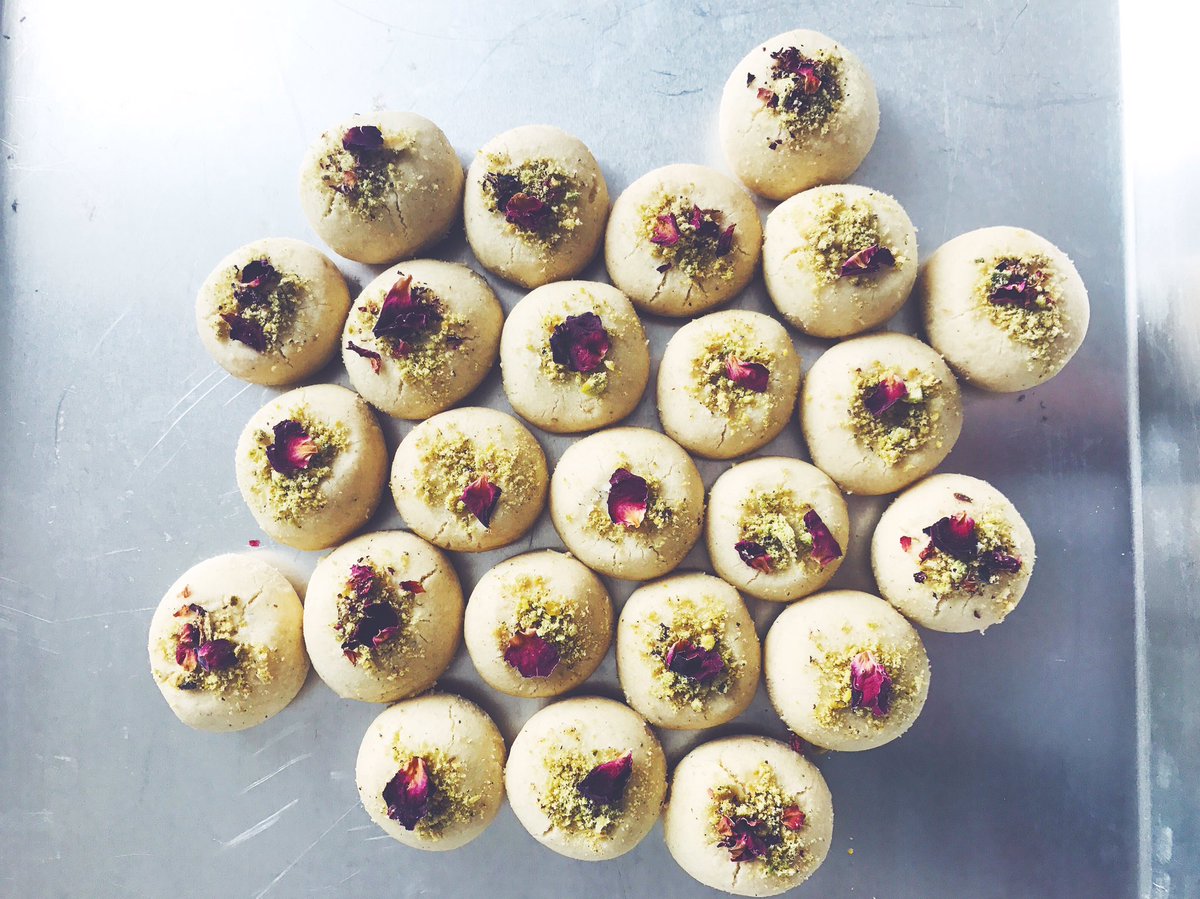 lil_mustardseed's tweet photo. nankhatai with pista + rose. #olmseats #sweets #eattheworld #sweettreats #indiansweets https://t.co/cEPhTM1EyW
