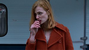 Lola kent geen angst, totdat dreigende nieuwsberichten haar veilige bubbel inbreken. Vanavond 'Zalig zijn de onwetenden' om 23.25 op #NPO3