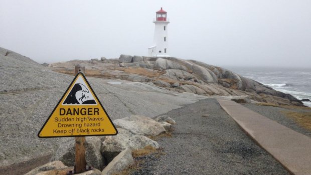 Brett_CBC's tweet photo. 12-foot great white shark spotted last night off Peggys Cove, NS.
(Upping the stakes on the "stay off the black rocks" warnings.) https://t.co/athBND4Lsm