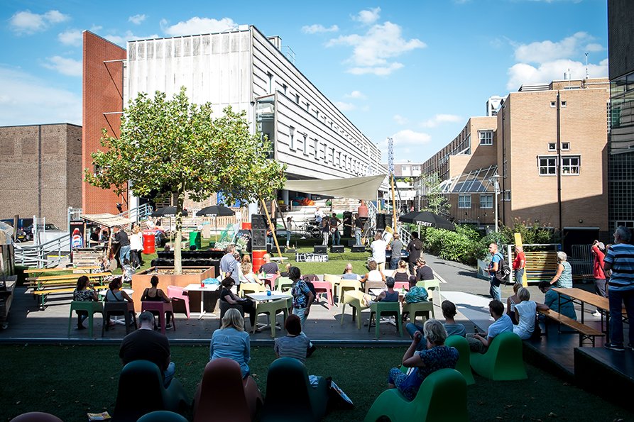 CODAapeldoorn's tweet photo. Ben je net in #Apeldoorn komen wonen? Kom zondag 27 augustus naar de start van het culturele seizoen. #CKO2017: https://t.co/u95M7G6voa https://t.co/LNleV233m2