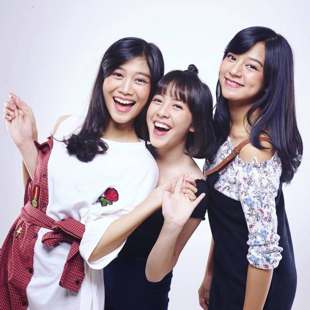 Gesrek_Club's tweet photo. Luvcu- Luvchu ya... Pilih yang mana nih?? #ayajkt48 #zarajkt48 #cinhapjkt48 https://t.co/eqQ9bYwgGh