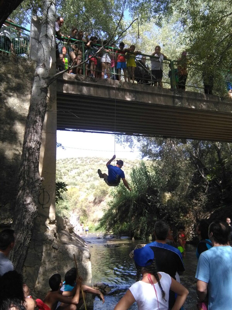Puensi's tweet photo. @bomberosjaen en su tiempo libre han colaborado con actividades y ayudado durante el recorrido.Gracias Diego,Javi,Alfonso y Manolo. https://t.co/WxDJGVXELi