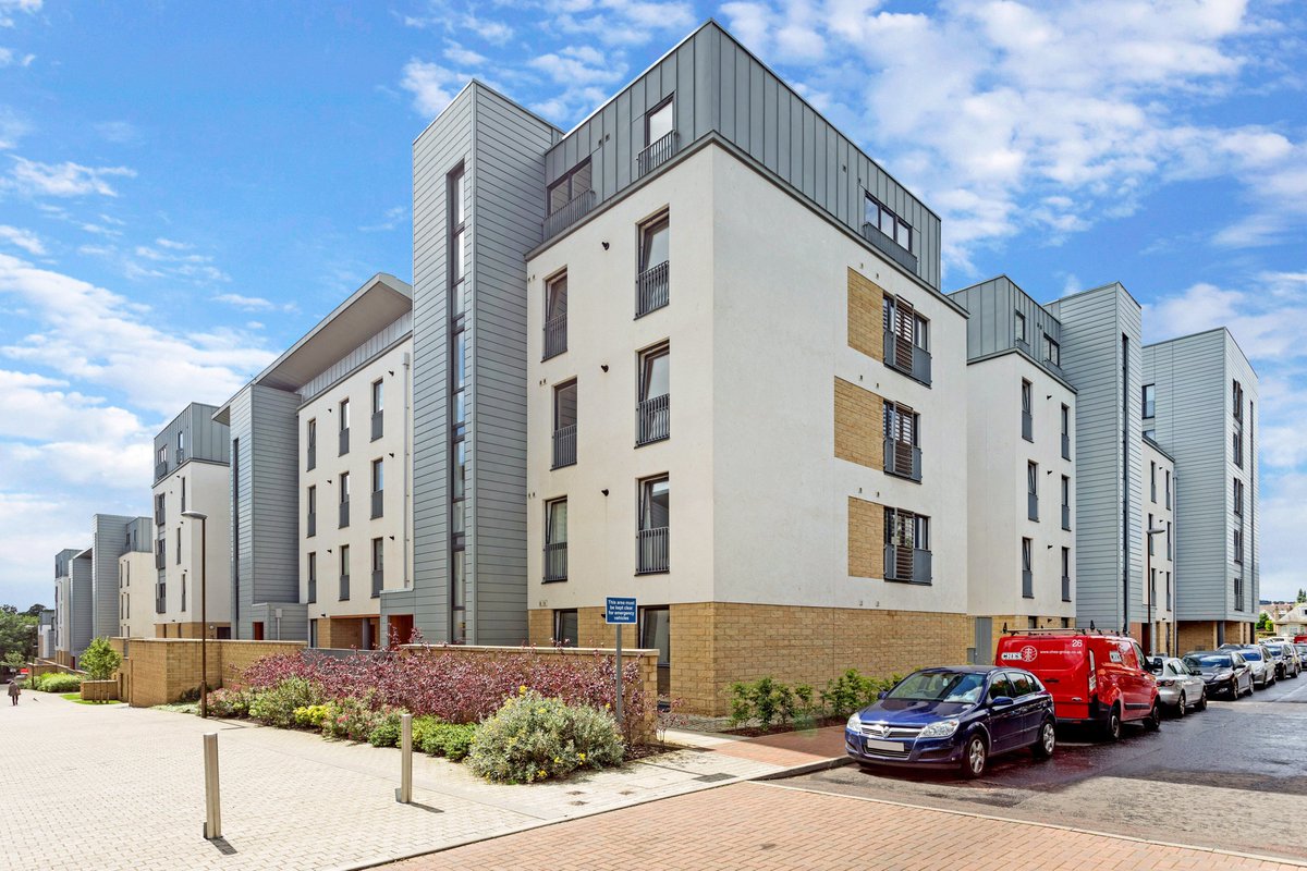 POPropertyEd's tweet image. Beautiful, spacious 2 bedroom apartment available in popular #Fettes development #property #Edinburgh paganosborne.com/property/prope…