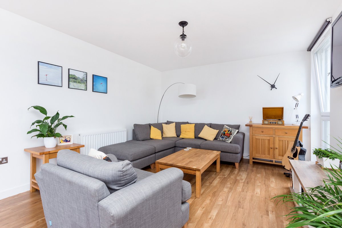 POPropertyEd's tweet image. Beautiful, spacious 2 bedroom apartment available in popular #Fettes development #property #Edinburgh paganosborne.com/property/prope…