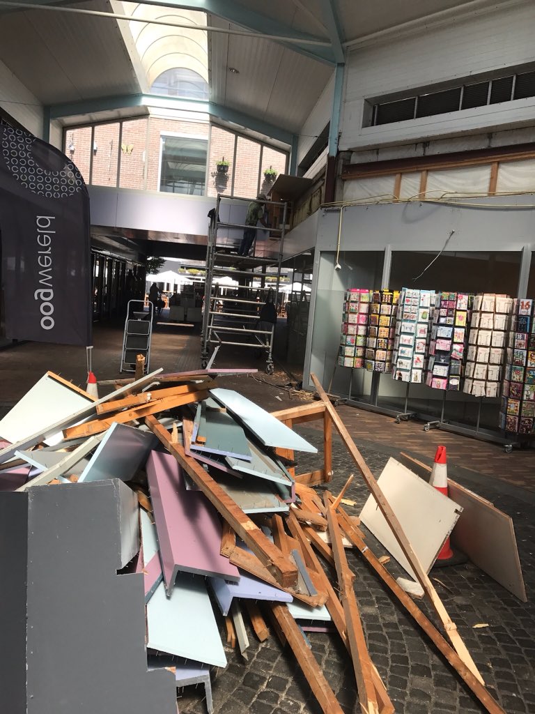 LeonKennis's tweet photo. Er wordt weer hard gewerkt bij de #Boterhoek in #CentrumBest. #upgrade #mooimaken #gezelligheid #Boterhoekopdekaart https://t.co/lnC4oQVPku