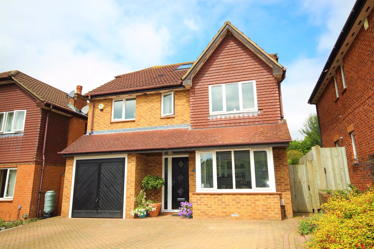 Wentworth_ea's tweet photo. Our Property in Burton Close has reduced! Check out this property by following the link:
https://t.co/thI0DZV1Cq https://t.co/6ME13zmBDj