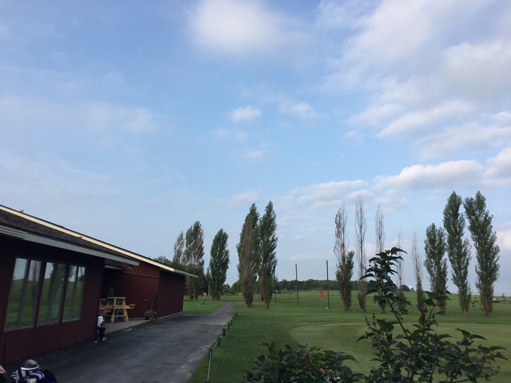 thefoxrunpro's tweet photo. View from the pro shop no rain in our forecast😀⛳️#foxrungc https://t.co/q7f7dzNQhl