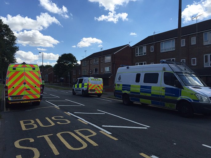 HitsLincsNews's tweet photo. #NEWS: A cordon is in place in the Salisbury Cl area of #Scunthorpe, as wanted man Kyle Ferguson has taken to the rooftops to evade officers https://t.co/PpfGCoNAp4