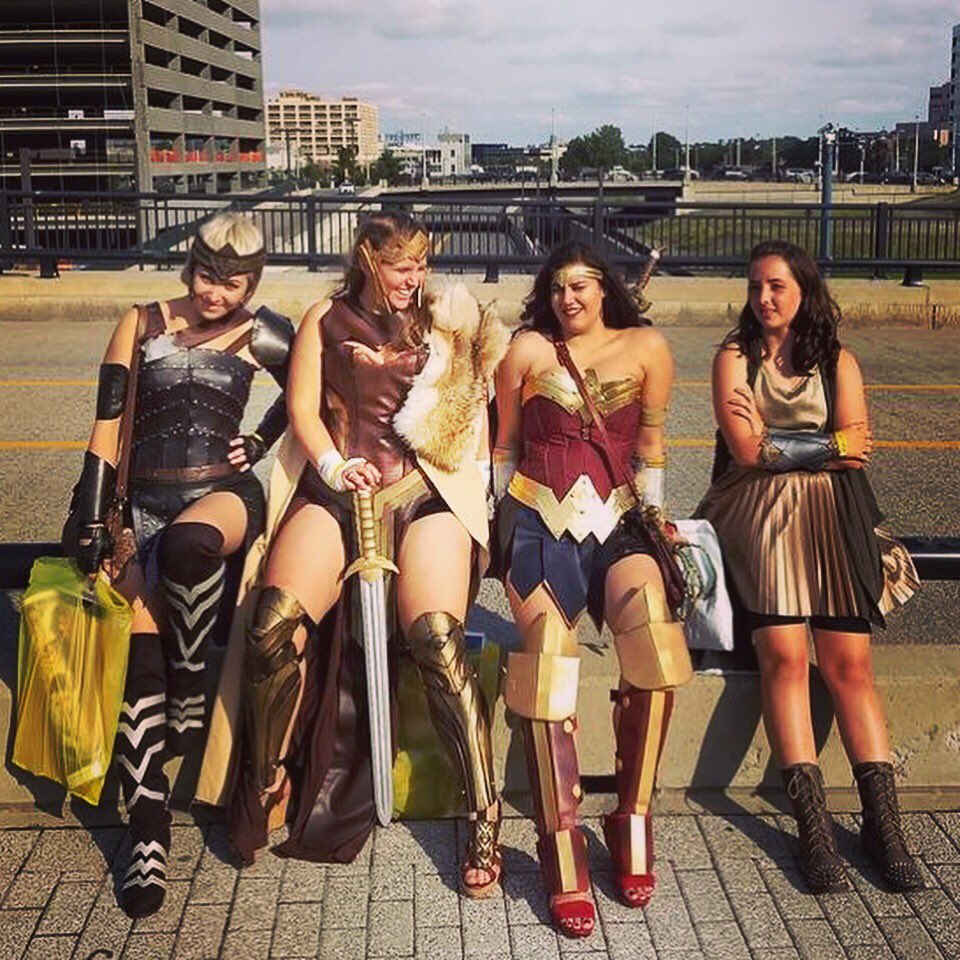 Livvyloo's tweet photo. Arguably the best photo I've ever taken: w/ my Amazon family after a long day in the world of men #BostonComicCon2017 #AmazonsofThemyscira https://t.co/UqtnyqcTau