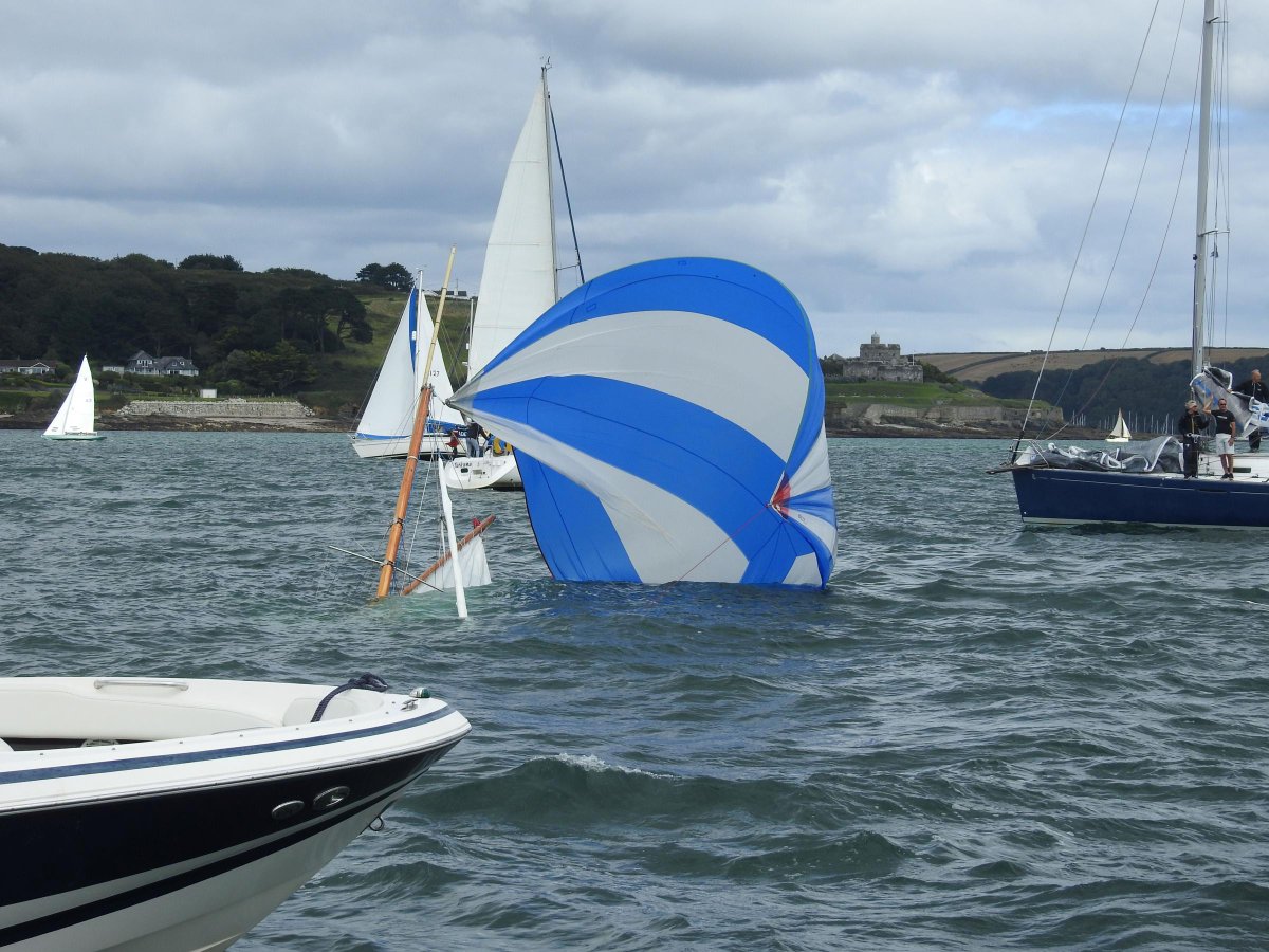 CornwaII's tweet photo. Yacht sinks during #Falmouth Week racing https://t.co/019JGjdcmA #Cornwall #Kernow https://t.co/qv2b5HN20A