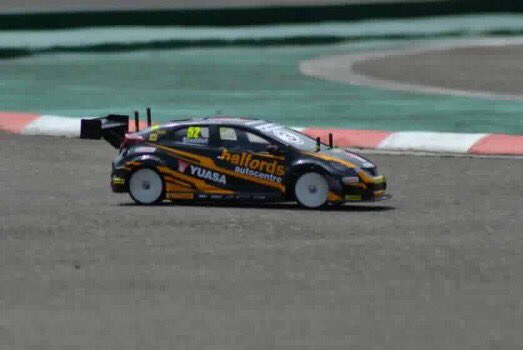 TeamDynamics's tweet image. A few more shots of Dean&apos;s @hondaracingbtcc replica RC car - who&apos;d buy this?!🤚