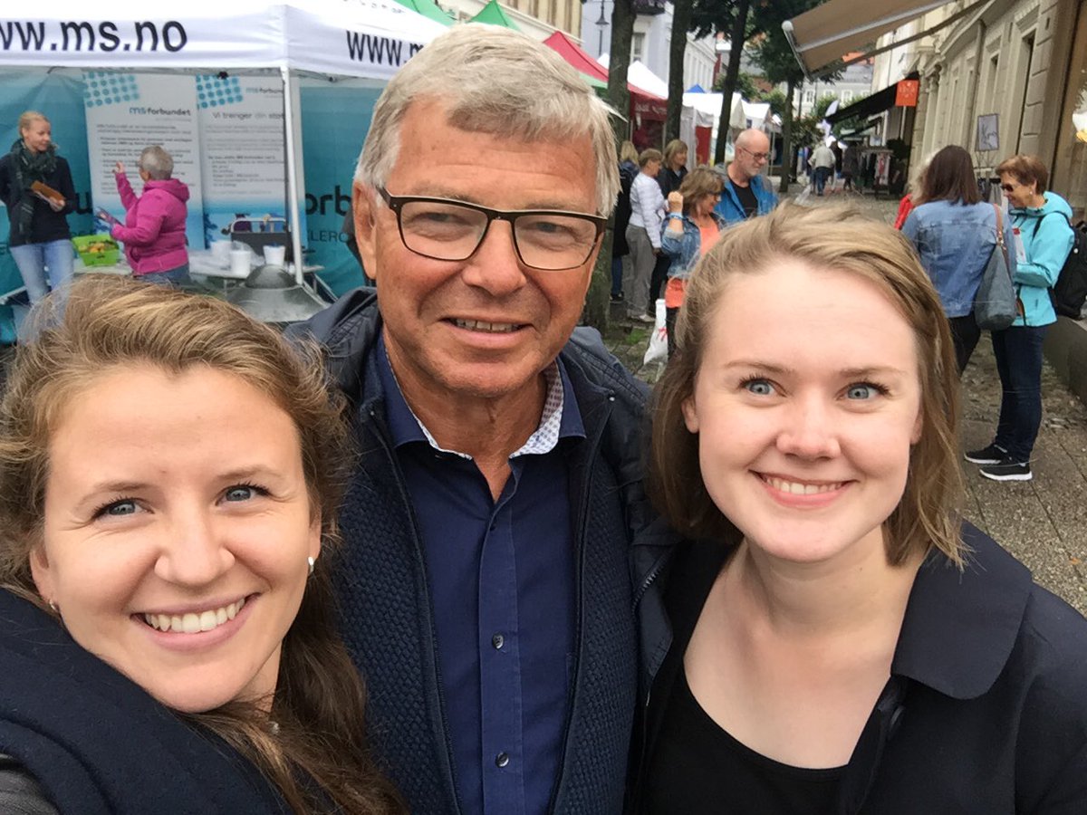 oslocenter's tweet photo. Gjengen på plass under @ArendalsUka 🎉#arendalsuka17 #arendalsuka2017 https://t.co/BVUN8wIf0j