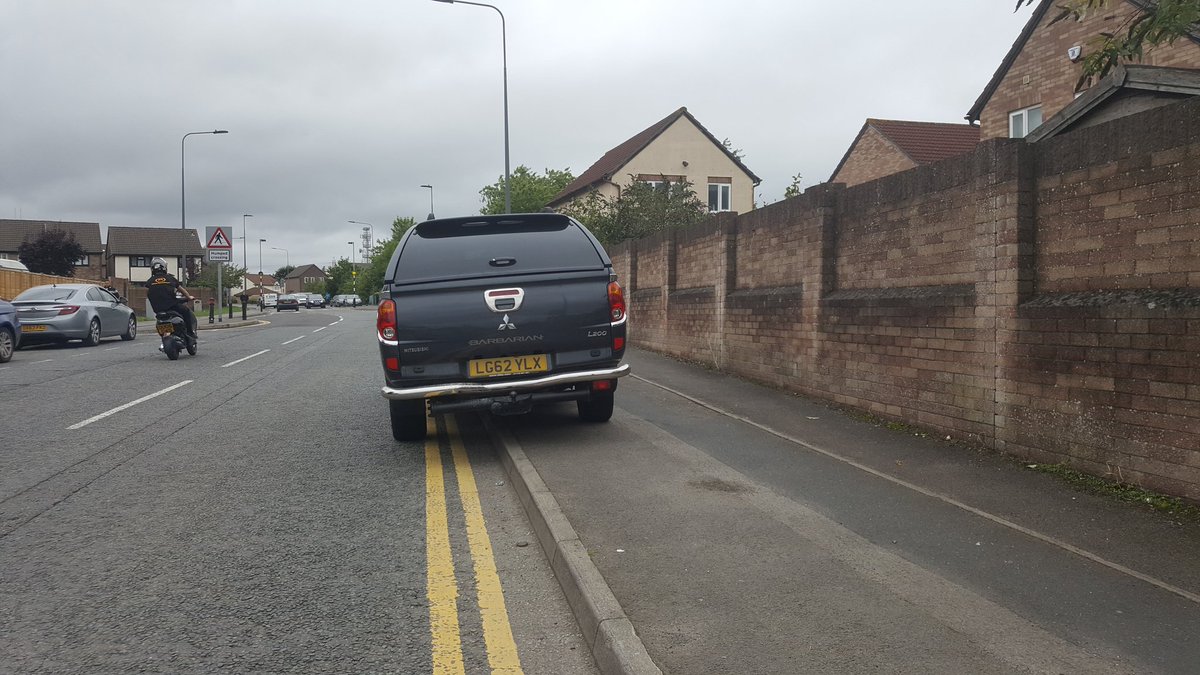 yplacbs's tweet photo. LG62YLX not for the first ti.e obstructing the pedestrian walkway #Bradleystoke #yplac @parklikeidiot @ParkingWankers https://t.co/0qGNhRV568
