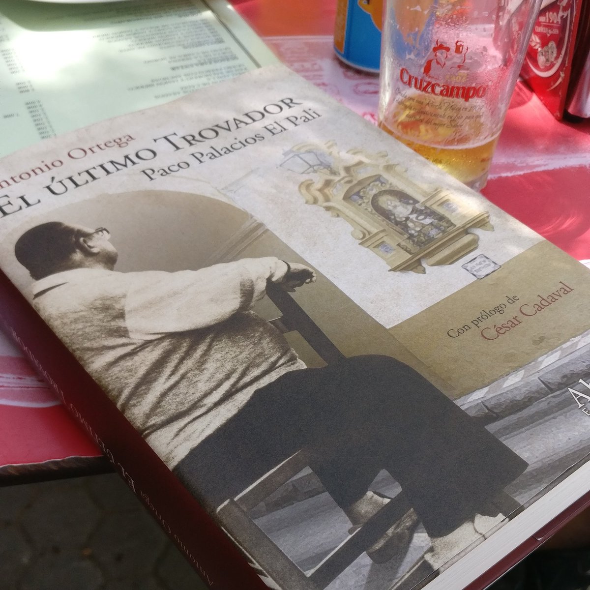 Vaya maravilla esta biografía de El Pali. Enhorabuena a Antonio Ortega (no sé si tiene redes) Menuda joya 👏🏻👏🏻