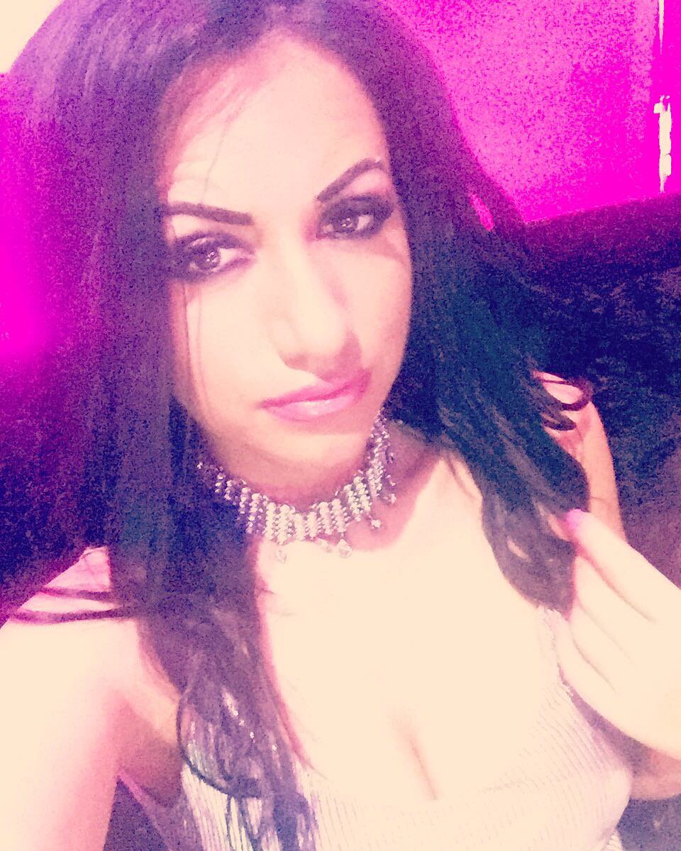 IAmCindyCox's tweet photo. Let's get this party started, ma grls! #cindycoxx #queen #slay #camgirl #onfire https://t.co/IAVbPD4Wf0