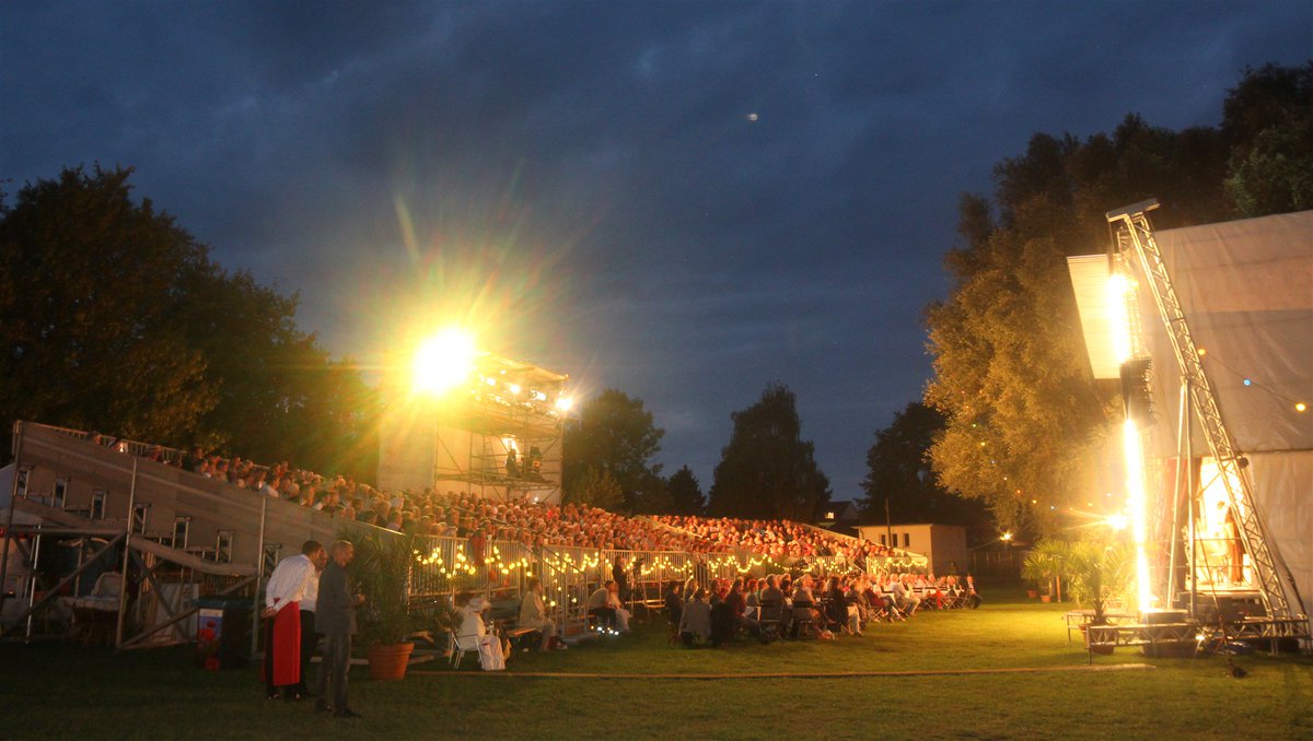 Beelitzer Festspiele gehen in die Verlängerung: Donnerstag bis Sonntag Pension Schöller Open Air an der Nieplitz. beelitz.de
