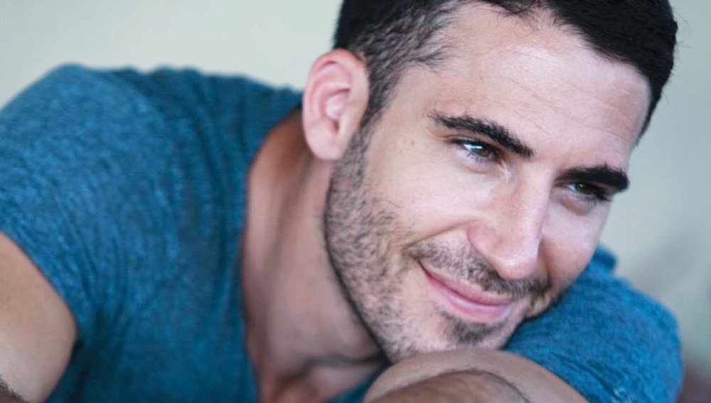 NovaMas's tweet photo. La original felicitación de Miguel Ángel Silvestre a su novia Albania Sagarra https://t.co/Kk8bQ0B2ye https://t.co/mlPDqqnbqM