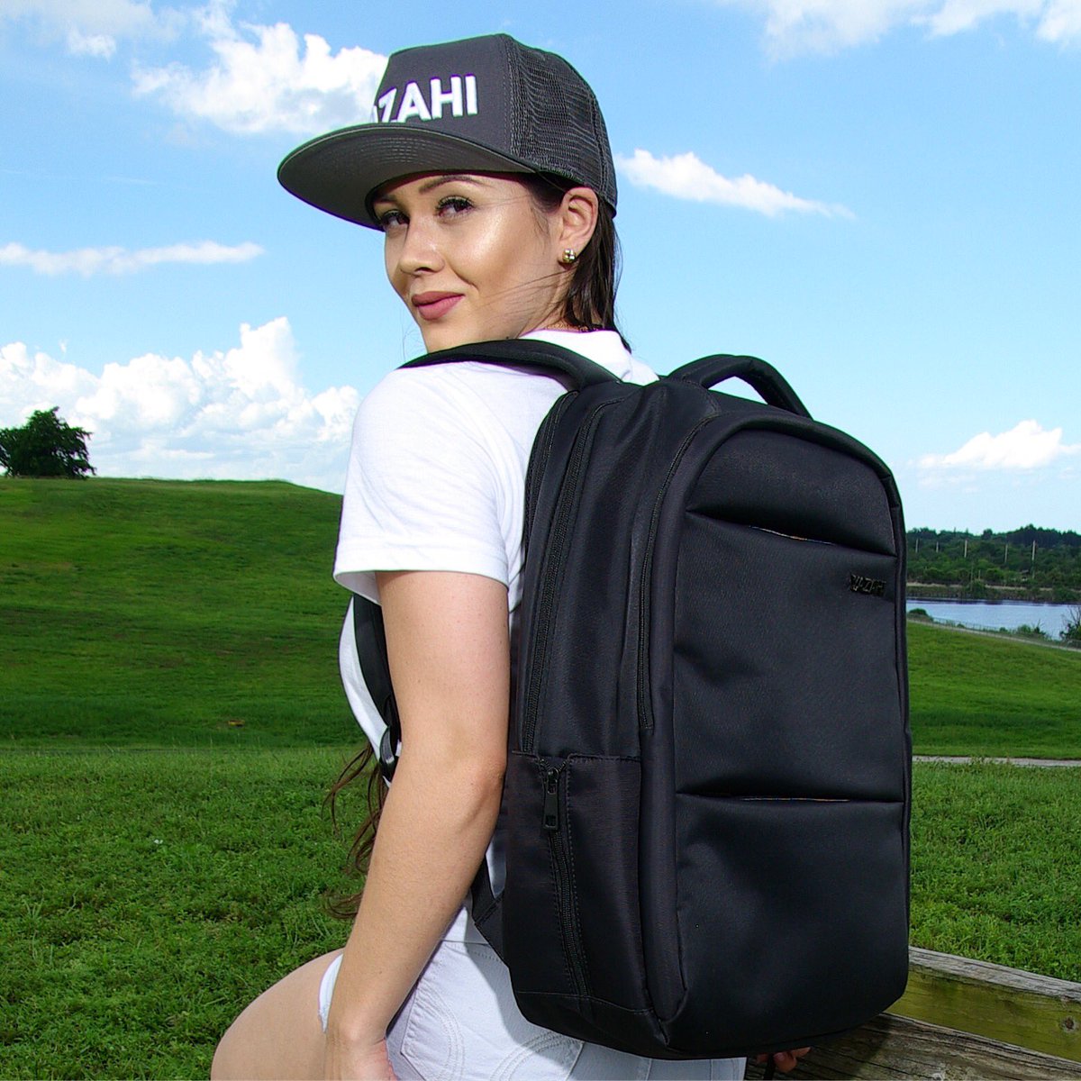 shopyazahi's tweet photo. Vegan babe @oliviaaleguas looking fresh in Yazahi gear 💚 #freshvegan #veganbabe https://t.co/B1cSzb0pvU