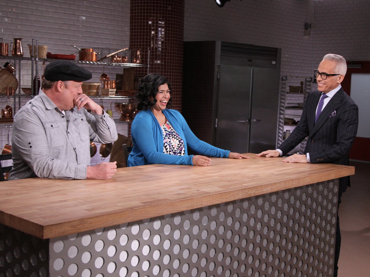 FoodNetwork's tweet image. .@ChefBeauMac + @AartiPaarti are taking over the judges' table on #CooksVsCons! It's just ahead @ 10|9c!