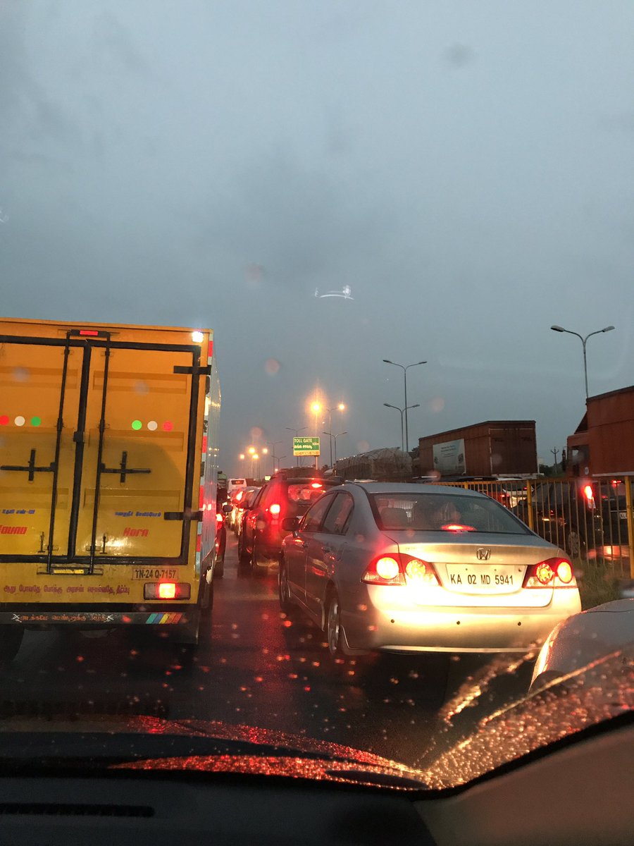 zincmetal's tweet photo. @nitin_gadkari Sir, massive jam(30min)at Krishnagiri toll on NH-7.Can someone make it a free pass? https://t.co/AdJ5ctZYz9