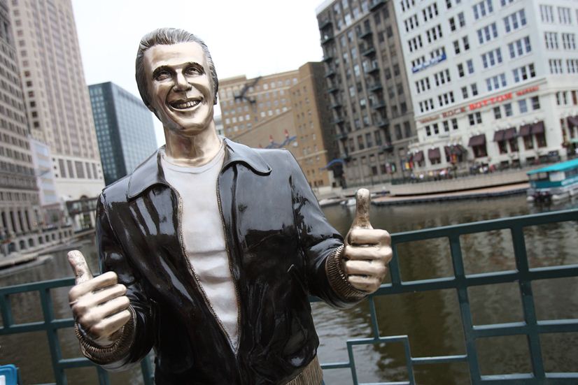 iowahawkblog's tweet photo. DESTROY ALL STATUES https://t.co/Gic8P98oON