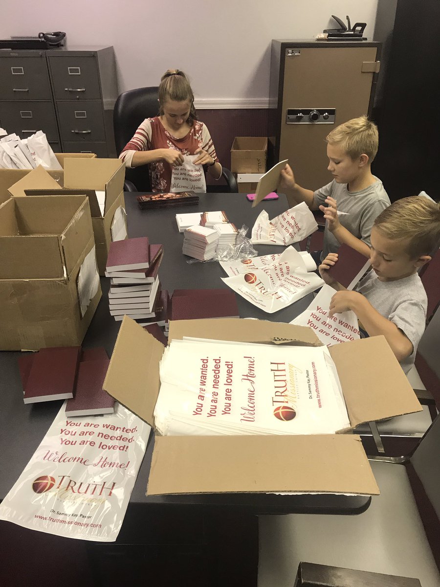 skayjr's tweet photo. Kids working on "Saturation Saturday" packets! Never too early to serve! #truthmissionary #welcomehome #reachtheworld https://t.co/INokX13BJX