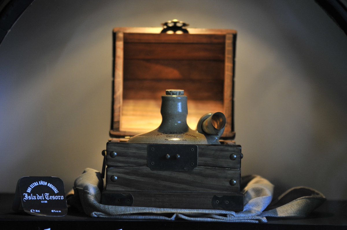 Cuba's Isla del Tesoro, a blend of antique rums once exclusive to Fidel Castro, is now available in the UK. ow.ly/iaTl30epZsl #rum