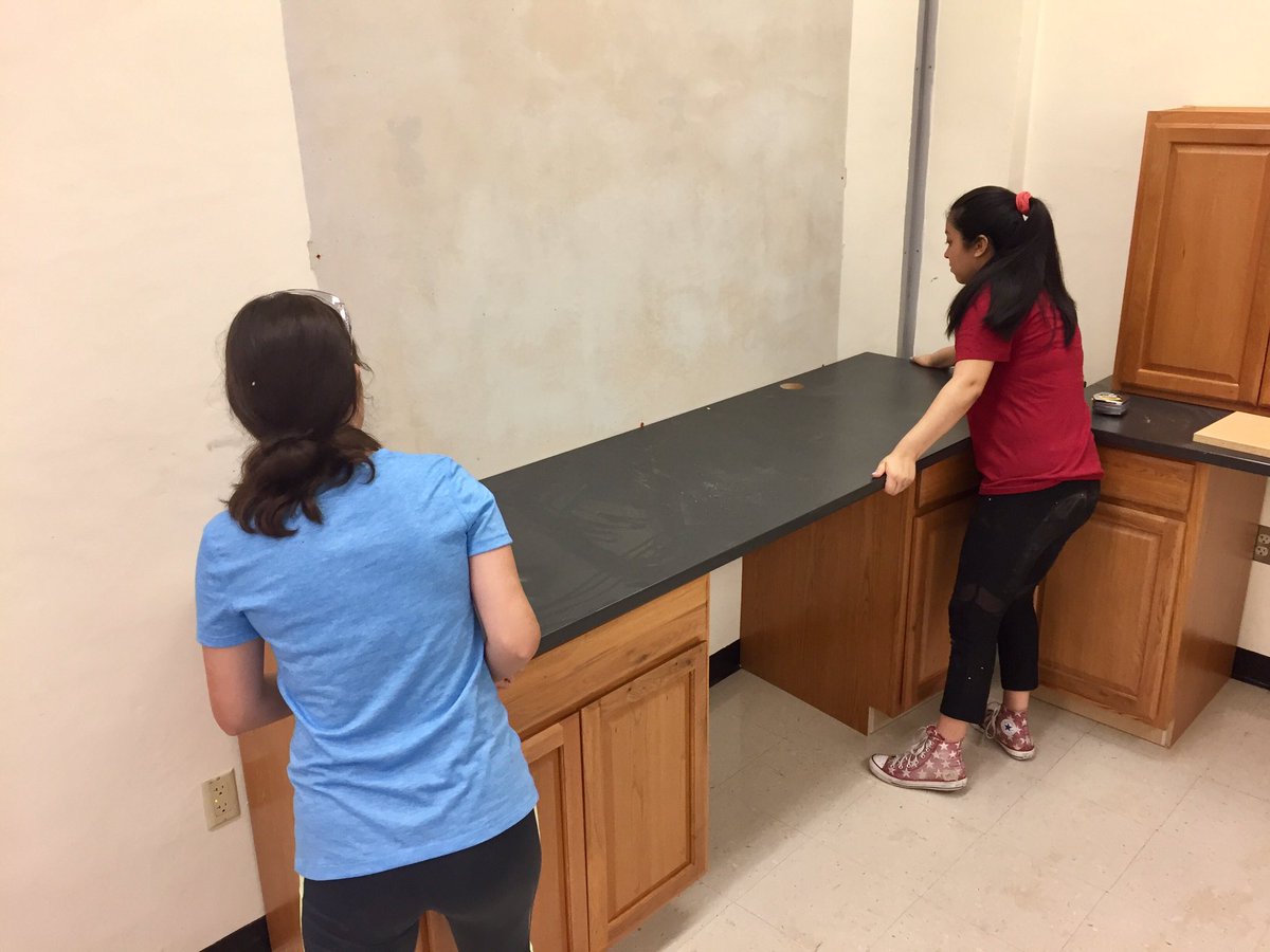 andrewkearns64's tweet photo. Many thanks to my @josemartimast students volunteering to establish our #BotanyLab! #AlmostReady #mast1718 @STEMDesignation @MDCPSSTEAM https://t.co/pAU4TcBZ2w