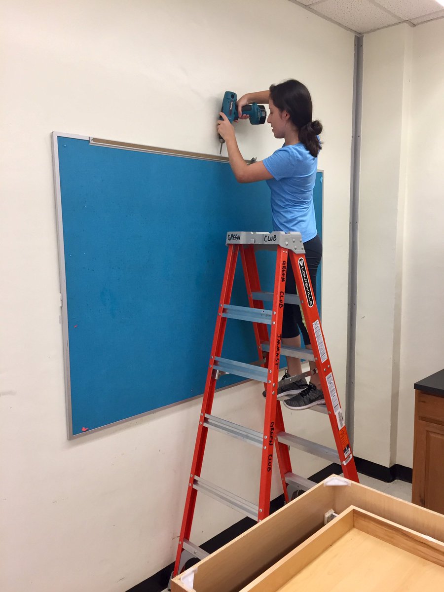 andrewkearns64's tweet photo. Many thanks to my @josemartimast students volunteering to establish our #BotanyLab! #AlmostReady #mast1718 @STEMDesignation @MDCPSSTEAM https://t.co/pAU4TcBZ2w