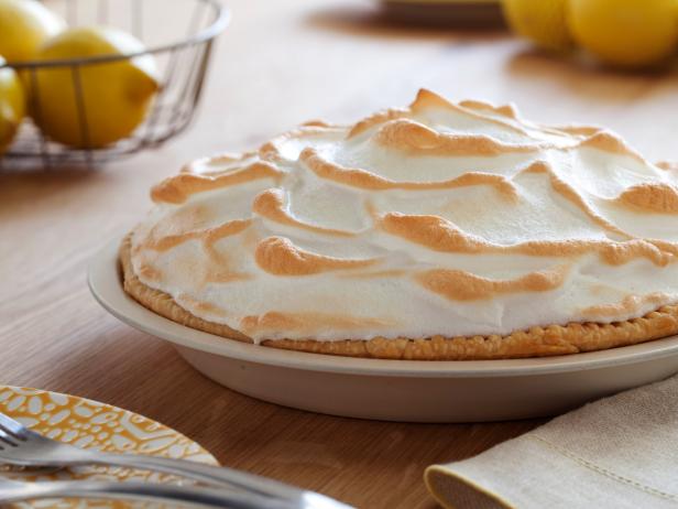 Courtesy of @AltonBrown & @FoodNetwork, happy #NationalLemonMeringuePie Day! foodnetwork.com/recipes/alton-… #SweetAndTangy