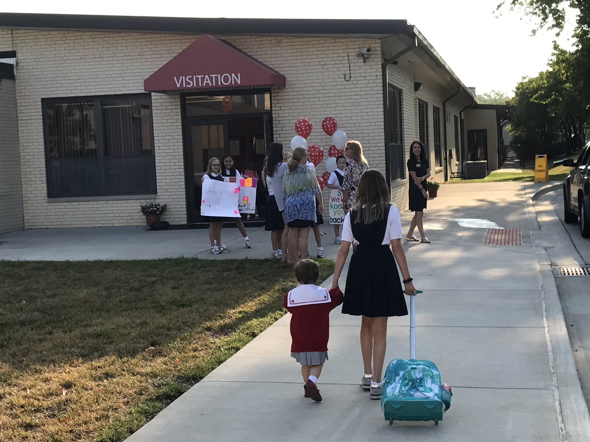 PelleGinaSTL's tweet photo. First day of 5th grade and Toddler Montessori @VizLowerSchool Big sis leading the way! #wheredoesthetimego #Vivettes @VizAcademy https://t.co/tMdiyWIY55