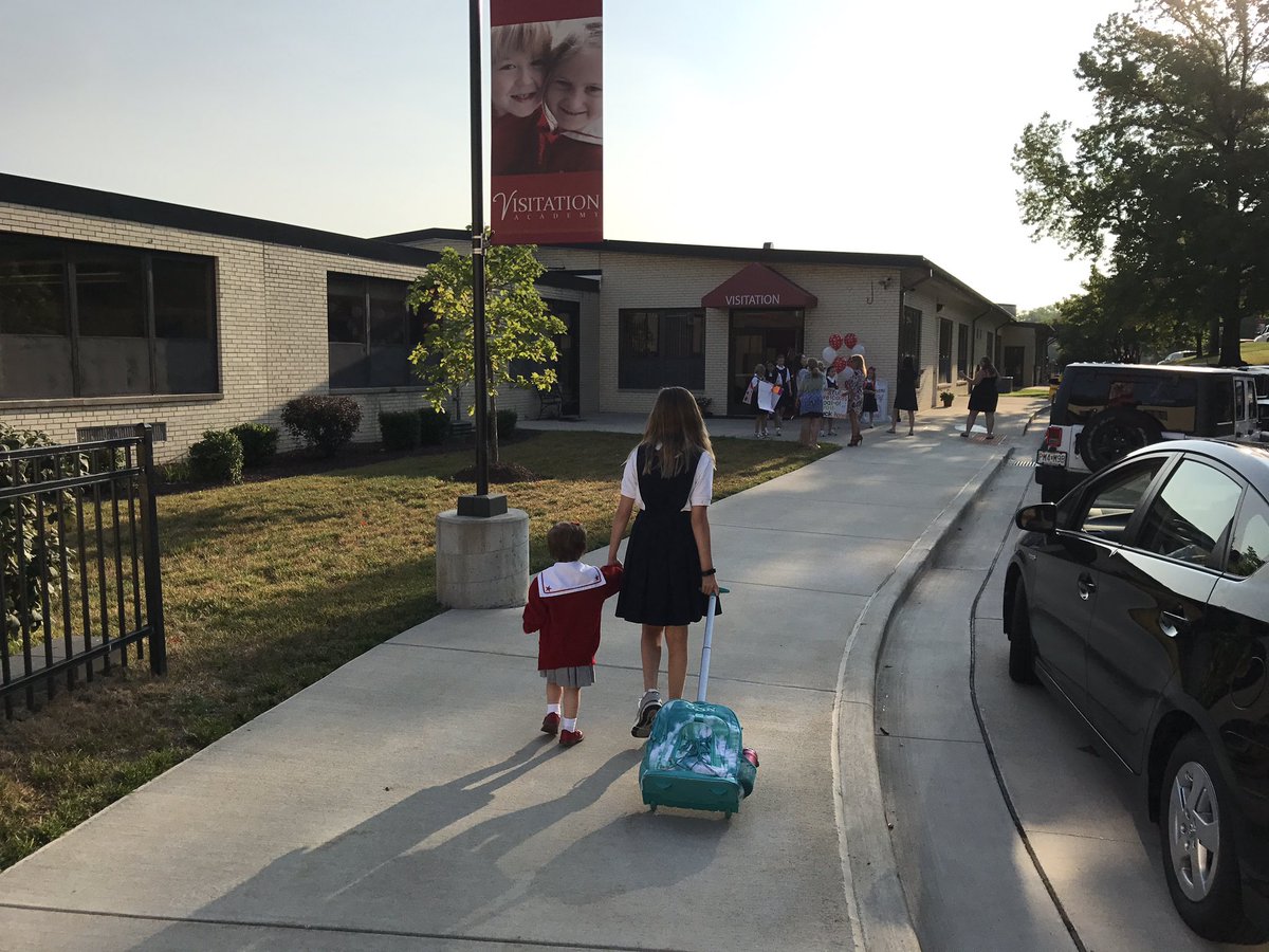 PelleGinaSTL's tweet photo. First day of 5th grade and Toddler Montessori @VizLowerSchool Big sis leading the way! #wheredoesthetimego #Vivettes @VizAcademy https://t.co/tMdiyWIY55
