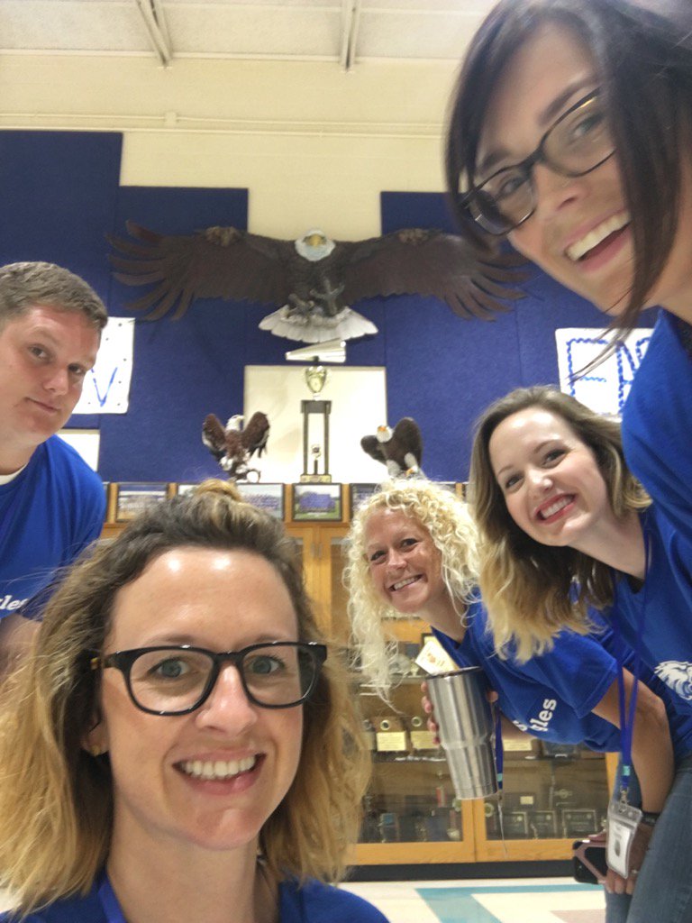 JessicaDierking's tweet photo. #SMSEagles #selgae #twobirdsonestone #trophy #insidegvhs @JFriendGV @lmjenkins84 @afm1978 https://t.co/nxdEiaNnIk