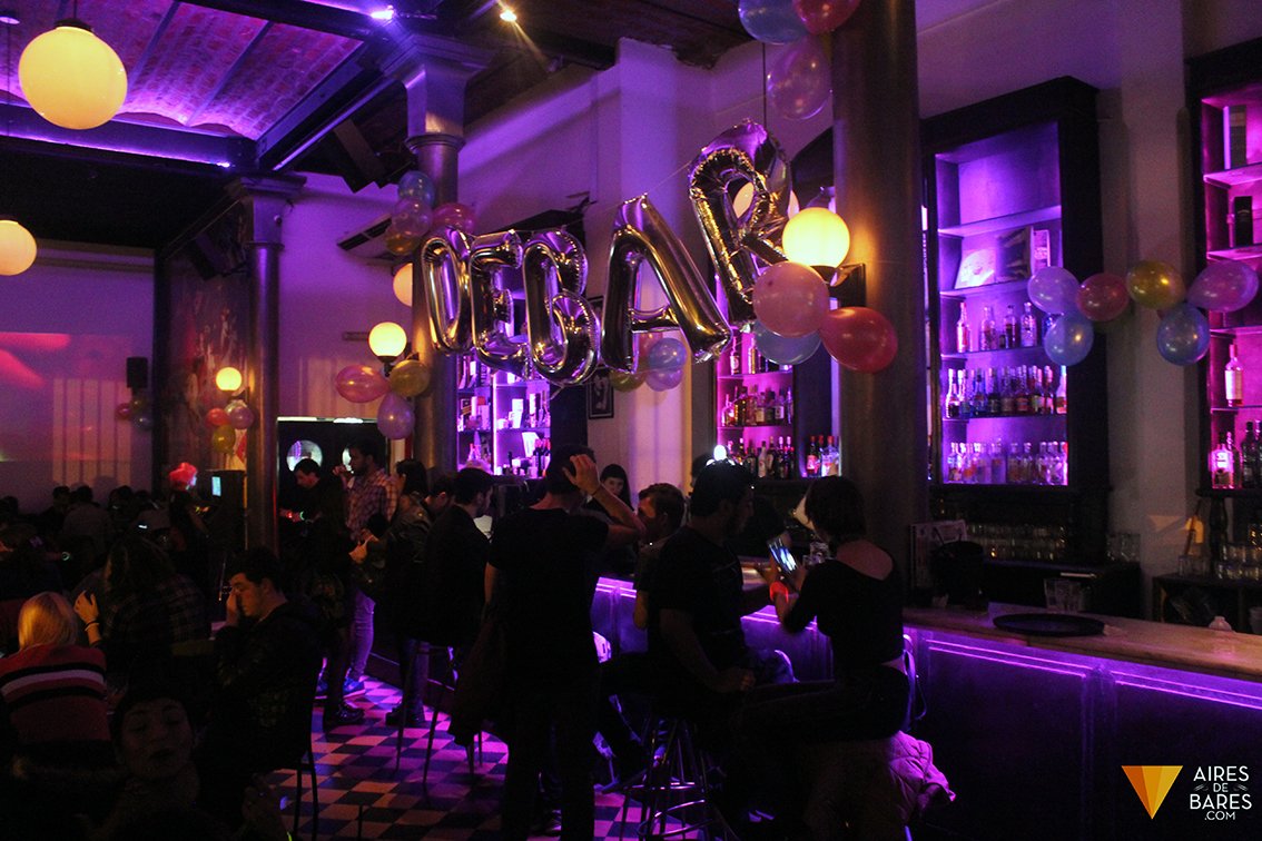 AiresdeBares's tweet photo. #EnBarra: reviví los mejores momentos de la fiesta aniversario en @debarbsas. Entrá en la galería de fotos del site y sumate al rock!! #ADB https://t.co/9fubfW4j1P