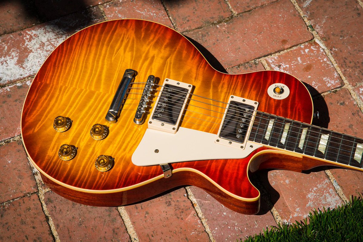 #GibsonCustom #LesPaul in traditional sunburst finish.