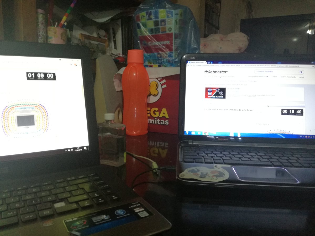 alther_girl's tweet photo. Por que mis computadoras marcan dos horas diferenteeeees #preventanfl #NFLMexico @Ticketmaster_Me https://t.co/5y6ZQZz4ew
